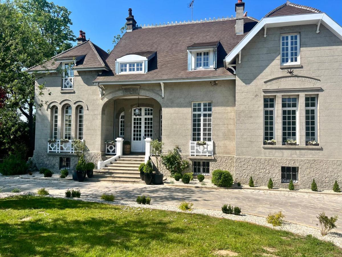 Manoir Les Feuillantines Piscine & Spa Isques Buitenkant foto